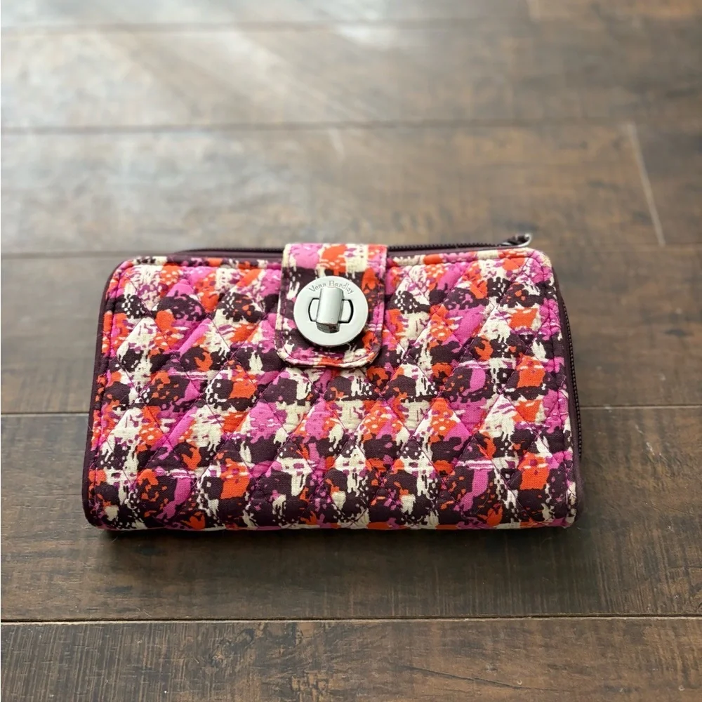 Vera Bradley RFID Turnlock wallet in Houndstooth Tweed pattern - Picture 2 of 11